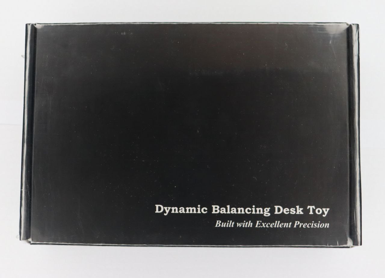 DYNAMIC BALANCING DESK TOY